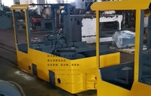 一批2.5噸蓄電池湘潭電機車發往海外