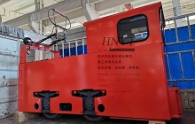 5噸架線式湘潭電機車發往金屬礦